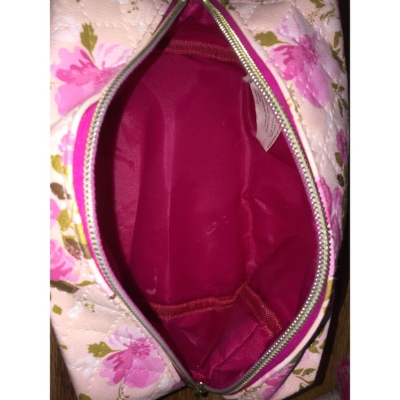 Betsey Johnson Inspired Floral Makeup Bag! ๐ - Picture 3 of 5